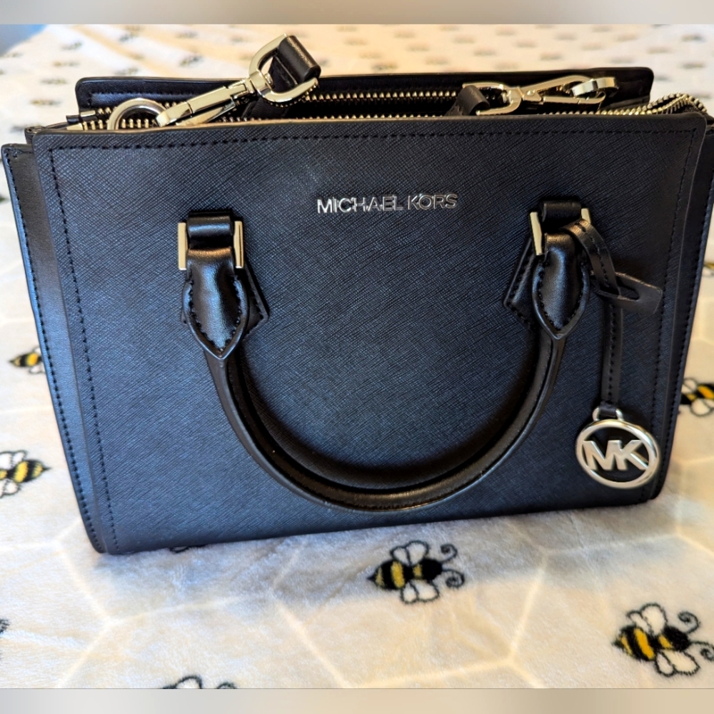 MK HOPE Medium Messenger Leather Bag Black
